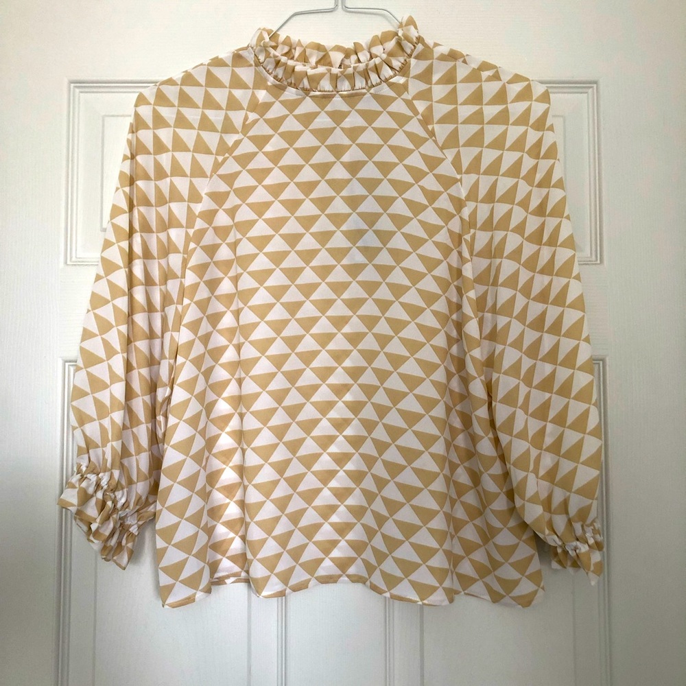 Fashion blouse perfect for work or a night out!